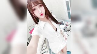 Taiwan's Super Hot Car Model is Beautiful and can blowjob really well. She takes the initiative every time we have sex. You can see that she is very slutty.