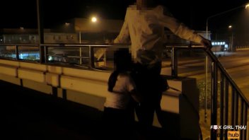Leaked students fucking each other on the overpass. When the juniors are sent home, but their elder is itchy and fucks them under the dress, they stand. This is the most lonely and hottest 18